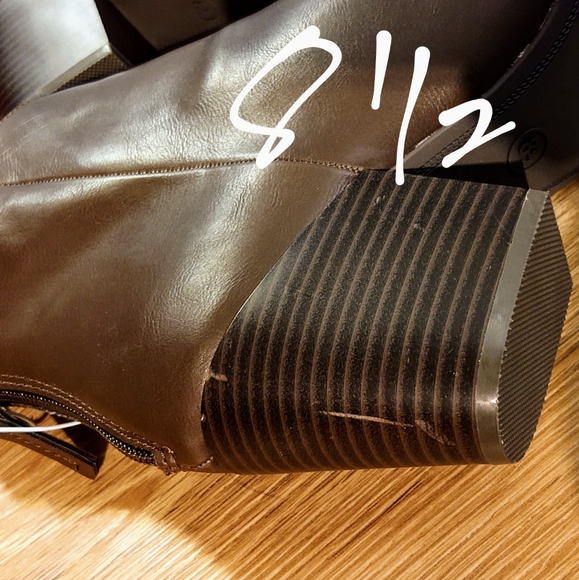 🔥 3/$10 NWOT - Bren Zipper Back Bootie - Brown - Picture 8 of 8